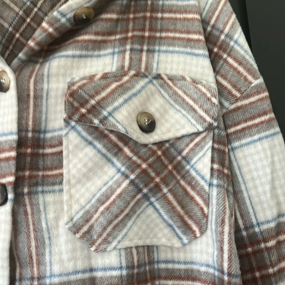 NWOT Timing Plaid Button Down Flannel Shacket Women's Size Large White Blue Tan - Picture 6 of 8